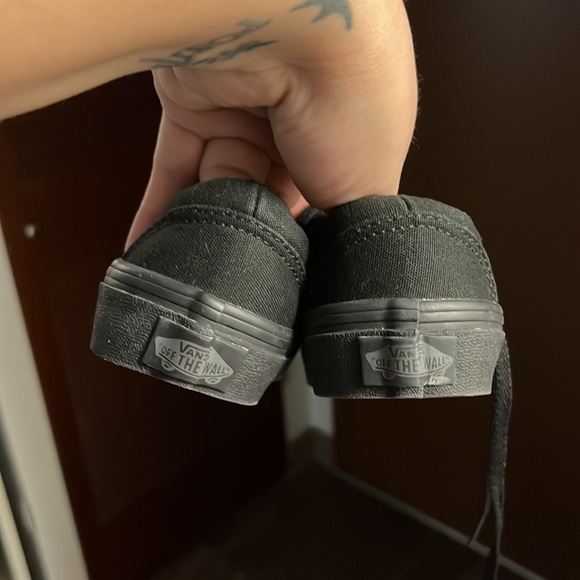 Vans - Picture 3 of 4